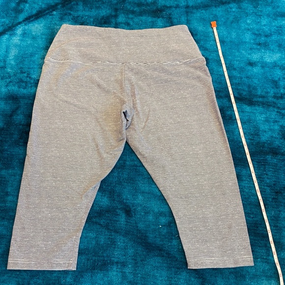 Lysse striped capris - Picture 1 of 4